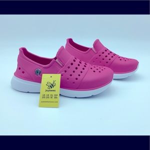 JOYBEES..Kids Splash Sneaker,Size J1-2..BRAND NEW